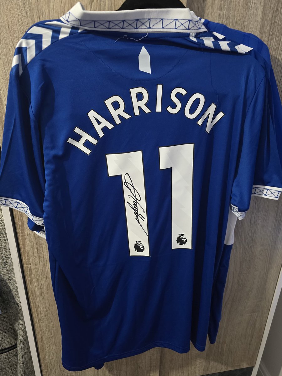 HanifK's tweet image. I'm running a little Fundraiser to try and get Jasper's U9s team a new kit. Great prize - signed big dunc boot, signed framed alan harper top, signed Harrison 23/24 shirt and a signed ducn testimonial photo. Anyone fancy a team, drop me a message for PayPal details.