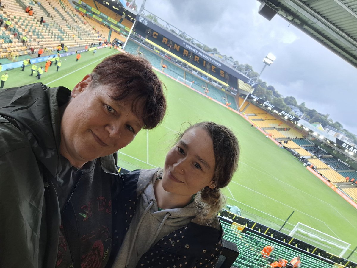 lisa5gavin's tweet photo. Carrow road, sat in top tier of Barclay end for first time. 💛💚💛💚 https://t.co/Zjghytb9f3