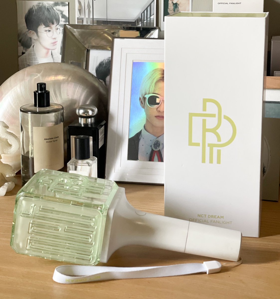 give away

1 official NCT lightstick
ver 2~ 

(can pick between dream/127 ver)

rules :

• RT + like
• help RT + like the tweet quoted below!

good luck .ᐟ ⭒
🇮🇩only

end TBA