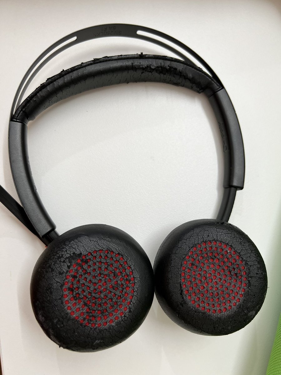 alok_one's tweet photo. @Plantronics Hi! The coverings on Poly voyager focus 2 has become flaky and rendered the headset  pretty useless. For such expensive headsets the quality of the coatings is really not up to the mark. Can you please help? https://t.co/eKgJC3NnIX