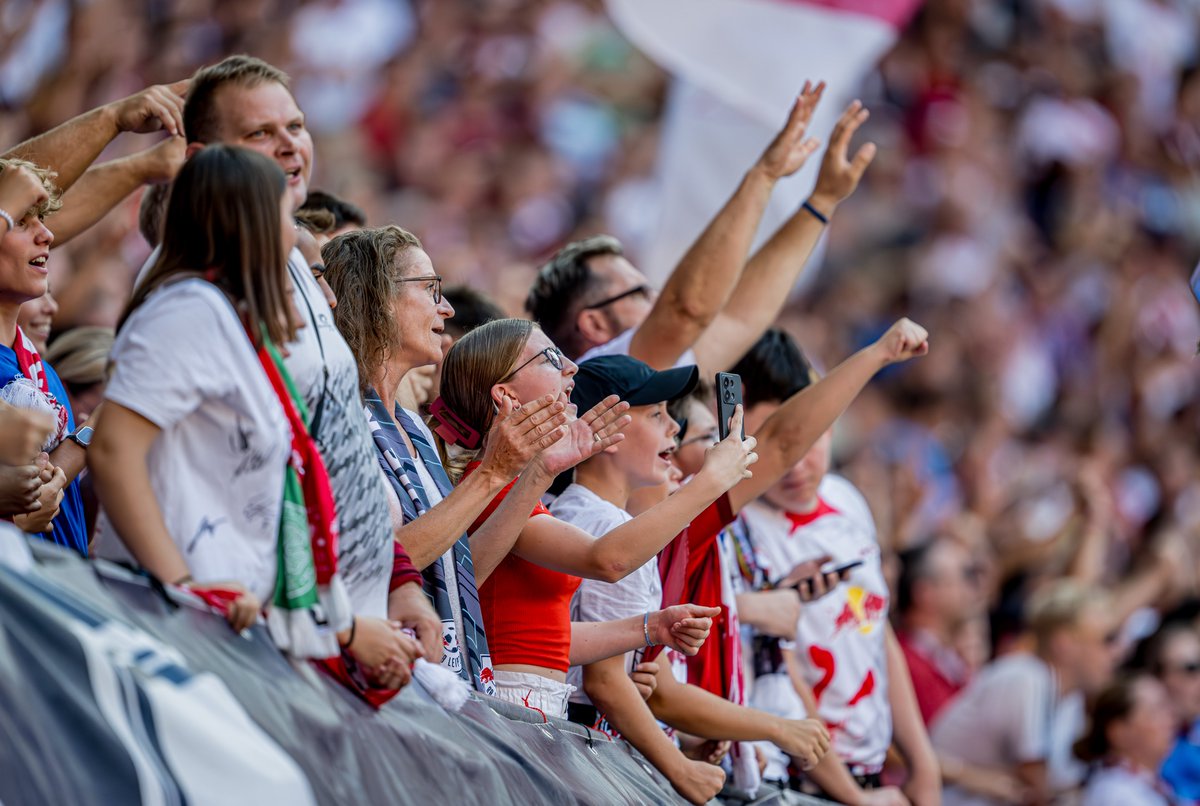 RBLeipzig's tweet image. Matchday Fact am Sonntag: 

Es war für uns das erst zweite Heimspiel zum #Bundesliga-Auftakt - und zum zweiten Mal konnten wir einen Sieg feiern! 

Vor dem 1:0 gegen den @VfLBochum1848eV gab es 2020 einen 3:1-Erfolg gegen @1FSVMainz05.   

#RBLBOC #Bundesliga