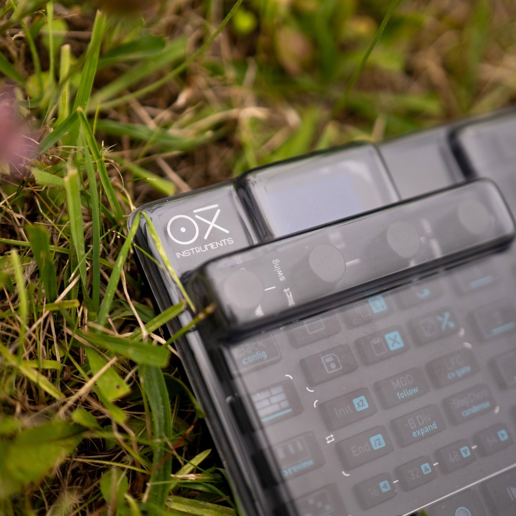 Decksaver's tweet photo. As we end the week we give you a sneak peak at the upcoming Oxi Instruments Oxi One Decksaver cover out in thew wild!👀
Let us hear you! ⬇️
#Oxi #OxiOne #OxiInstruments #Decksaver #MusicGear #ProducerGear #DAW #DAWController #Ableton #LogicPro #ProTools #Bitwig https://t.co/1cukuPyDwJ