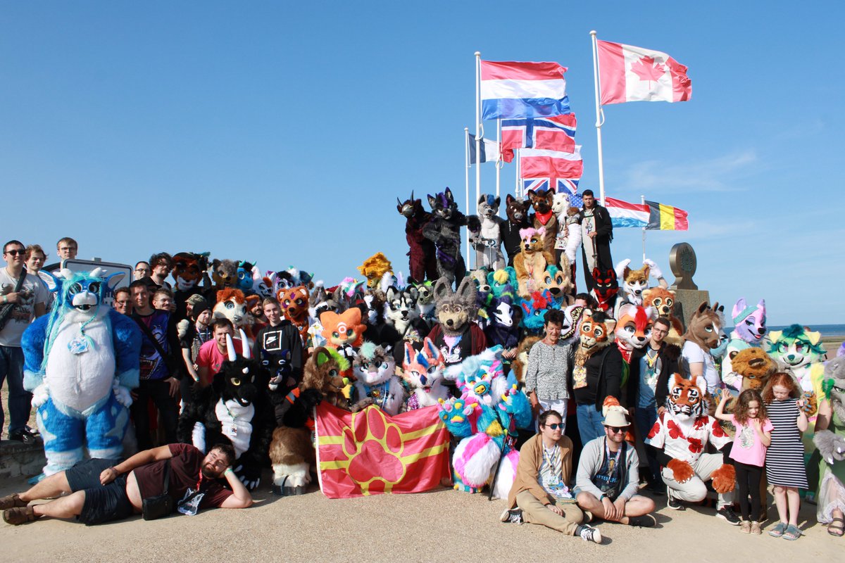 NormandiFurs's tweet photo. Ce fut une belle #FurDay convivial avec une centaine de participant à @BernieresSurMer le week-end dernier !
À l'année prochaine !
📷 @LoulouRoux_
#normandie #furry #normandifurs https://t.co/mW8LUuEREI
