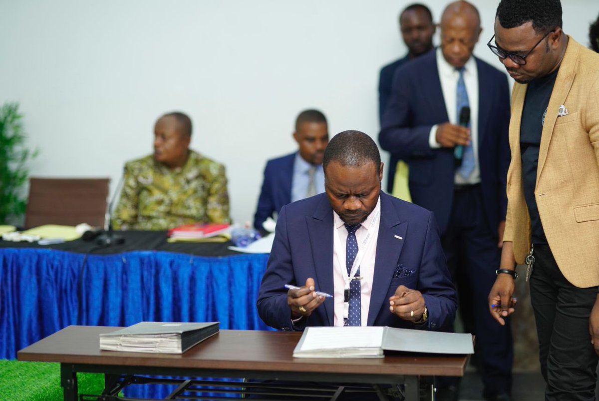 🚨<a href="/MinisterEDU_NC/">Ministère de l'Education Nationale-NC</a> : C’est tard dans la nuit du samedi 24 août et après plus de 10 jours de travaux intenses, que la bonne nouvelle arrive enfin pour clôturer les assises de la commission paritaire Gouvernement-banc syndical à Bibwa  au village Vénus. 

Tous ces jours ont été