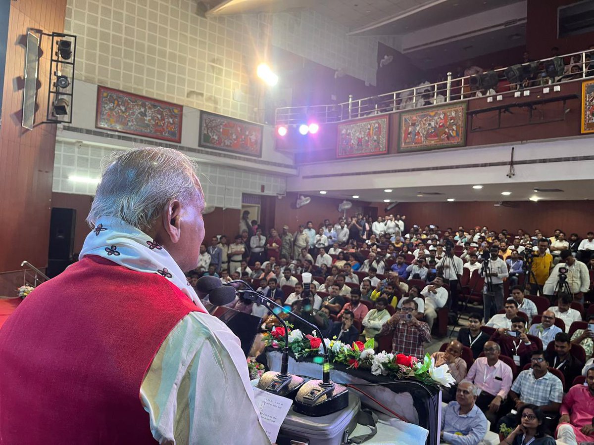 jitanrmanjhi's tweet photo. आज पटना के विद्या��ति भवन में लेट्स इंस्पायर बिहार द्वारा आयोजित स्टार्टप समिट - 2024 में मुख्य अतिथि के रूप में शामिल हुआ। यह समिट बिहार के युवा उद्यमियों के लिए एक प्रेरणादायक मंच साबित होगा।
@vikasvaibhavips https://t.co/yBWHgsDPWQ