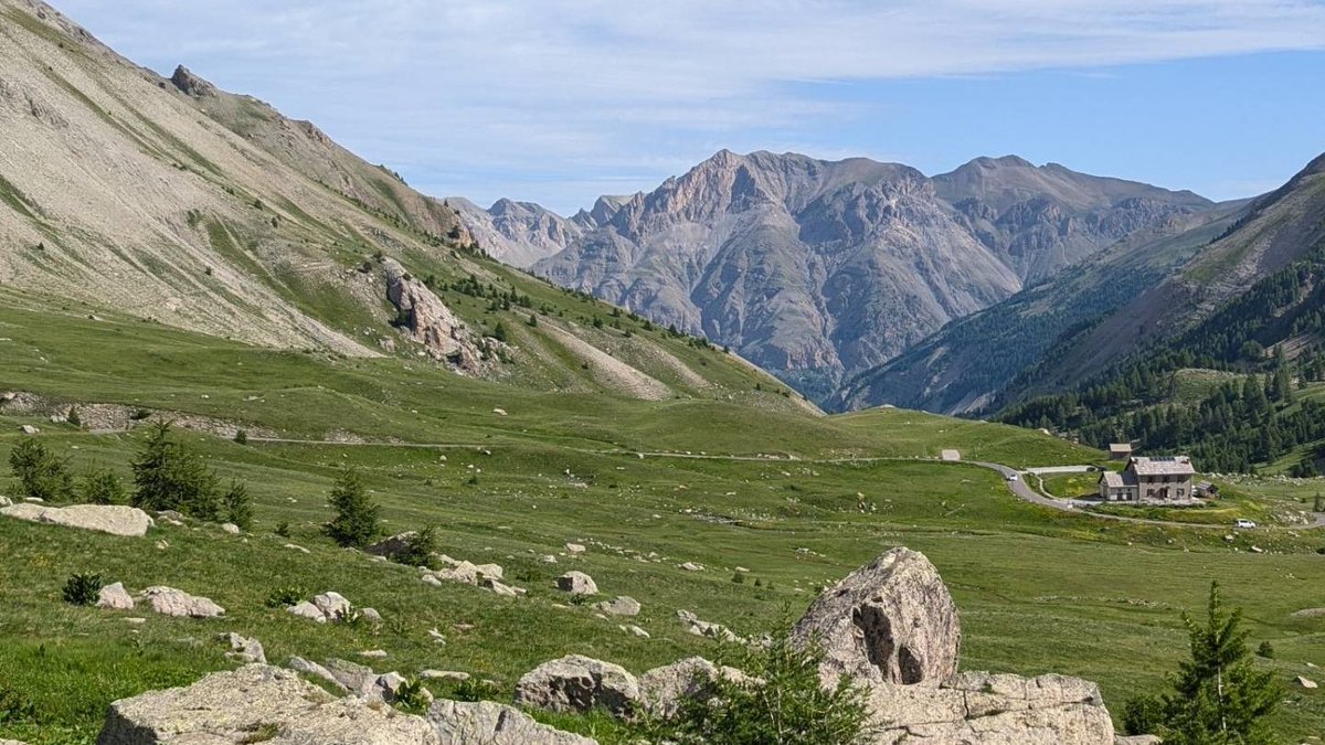 Scot_climber's tweet photo. 📍Col de la Cayolle, France (2326m) was final alpine pass of the holiday and from there we descended to Nice, 130km to the south.  The pass sits on the border of the Alpes-Maritimes and Alpes de Hautes Provence. A narrow exposed road leads to the col making a challenging drive! https://t.co/gI8U6fvIyd