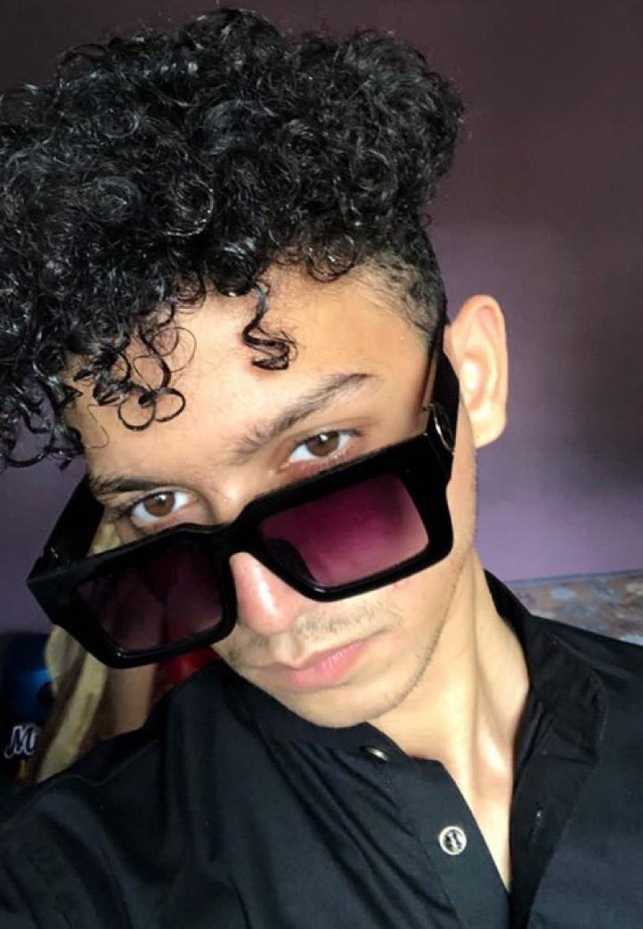 __chib1's tweet image. Ur a well known larp is what u are, probably from iok since u call yourself ‘pahaDi’ 
Ajeeb guy’s hair &amp;amp; skin complexion change with every pic u not a chameleon bro😂