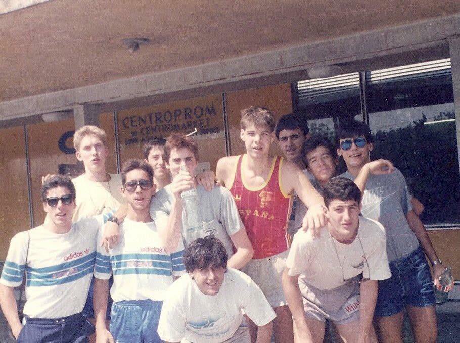 Ya hace 39 años de la 🥈medalla de plata del Eurobasket Juvenil de Bulgaria 1985 🏀 !! feb.es/2019/11/11/bal…