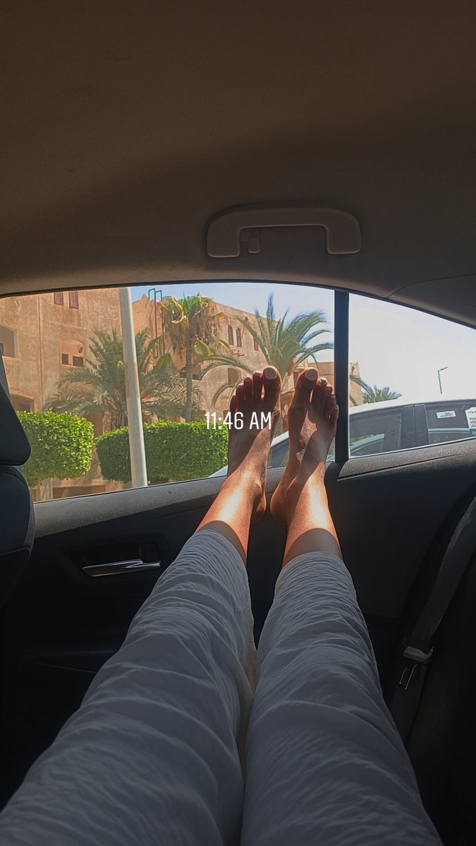 Princess_lili99's tweet photo. وظائف عندى متاحه في مملكتى للكلاب الجادين فقط.

١ - عايزة ٢ سواقين لمشاويري اليوميه

- عايزة مرمطون عبد يجبلي طلباتي ويوصلهالي

- عايزة ٢ كلاب للتسوق معايا في الاماكن العامه

- عايزة خدام ينضفلي البيت ويعملى القهوة

- عايزة مرمطون يغسلي هدومى ويكويها ويجبهالي

يتبع ريتويت لو منهم https://t.co/1bIgh1vzNi