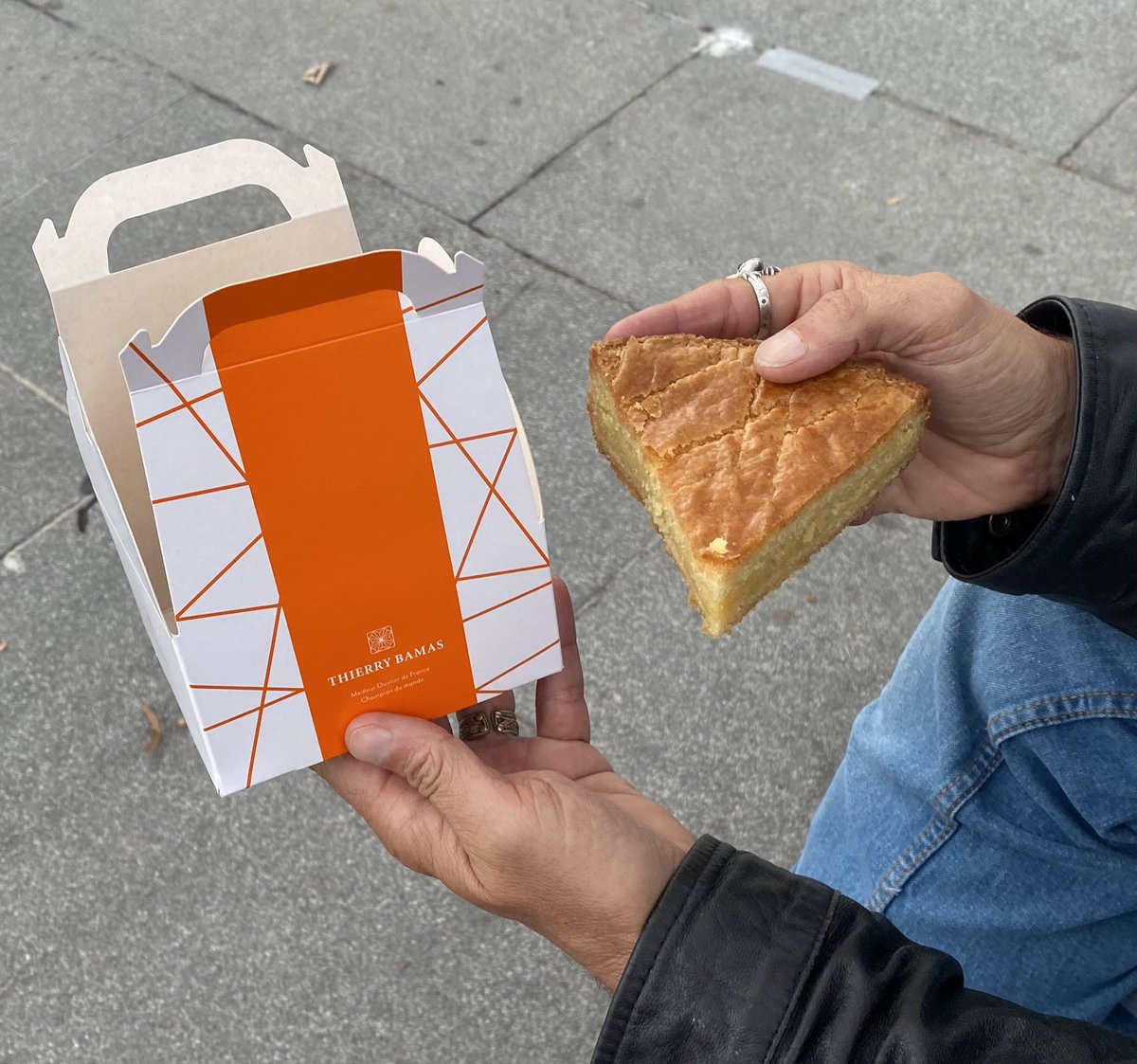 lecartographe's tweet photo. Diabète type 2 en vue 😅
On retourne goûter le gâteau basque de Bamas #Anglet https://t.co/6NsSXWl7er