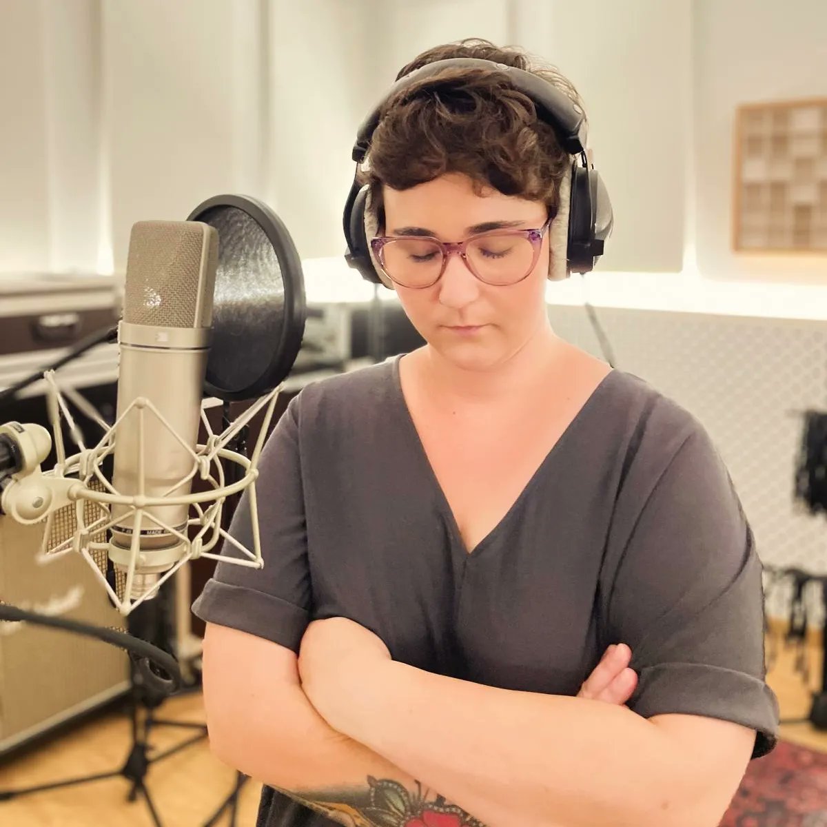 arima_soul's tweet photo. Grabaketa astea bukatu da! Atzo Lidiak bere ahotsak amaitu zituen, emozio eta intentsitatez beteriko jardunaldian.
Eskerrik asko NOISESTUDIOA zuen arreta bikainagatik, etxean bezala sentitu gara!
#newalbum #arimasoul #studio #noisestudioa #recordingweek #voices https://t.co/3jmv4GGmiF