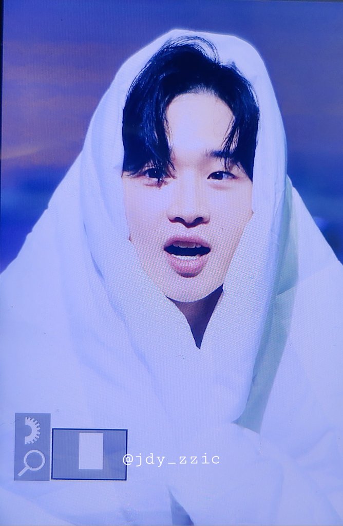 240825 report of love 진짜 mz 그 잡채다 우리 배우는 팬미팅에서 포토타임 때 이불 뒤집어쓰기도 해준다 #장동윤 #장동윤_찍어요