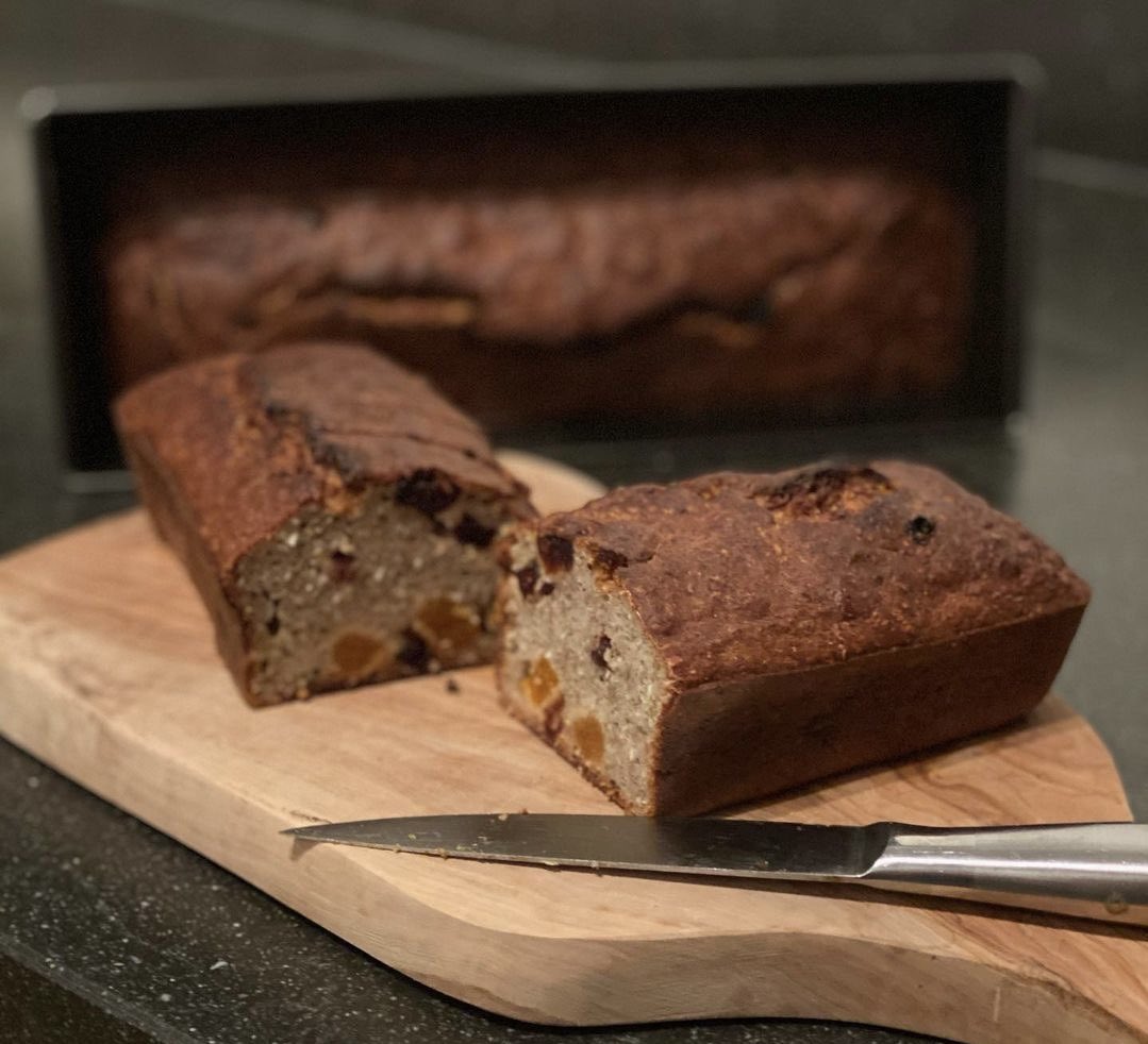 When I have too many 🍌🍌🍌 left when going for trainingscamp, it turns into 🍞! #bananabread #driedfruits #nuts #lovetobake #breadbaking #breadlover #lovetoeat #putitinyourfridge #enjoylateron #whenbackfromcamp #mybookiscoming