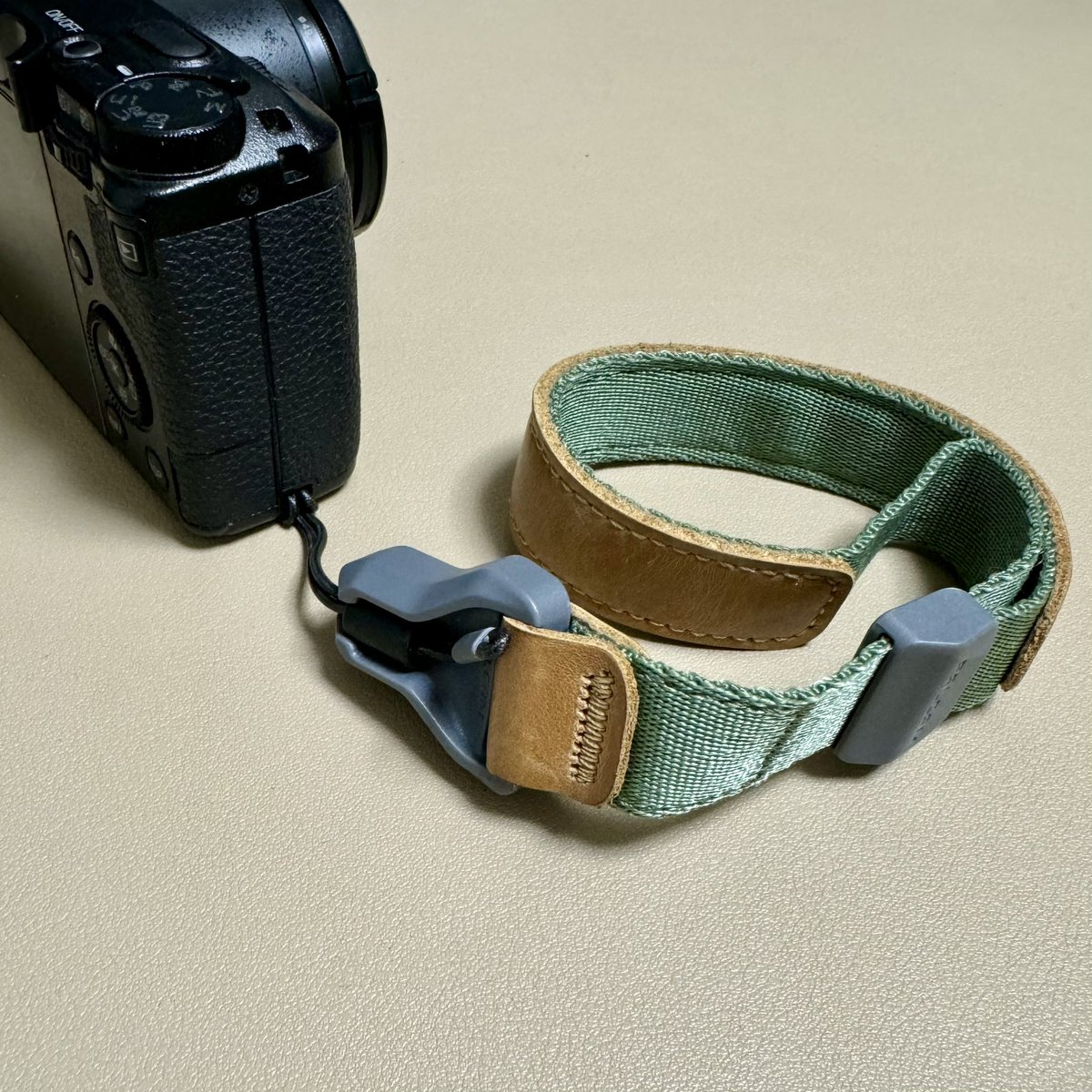 mads_studio's tweet image. このストラップとの相性も良い。
スリランカ旅はお世話になりました。最高。
#Falcam 
#Maglink