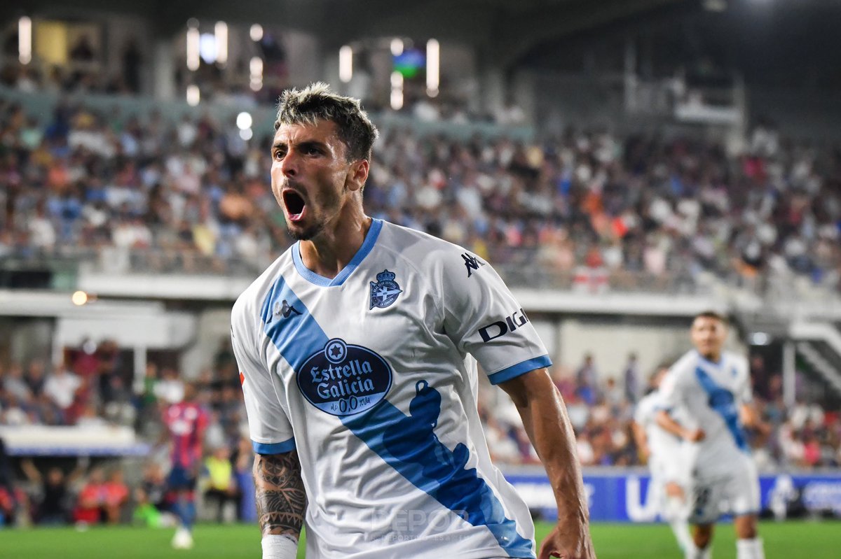 ximo_navarro27's tweet photo. Esto acaba de empezar !!
Vamos juntos a por el próximo 🏟️💙🤍 https://t.co/D0dQFzkcrI