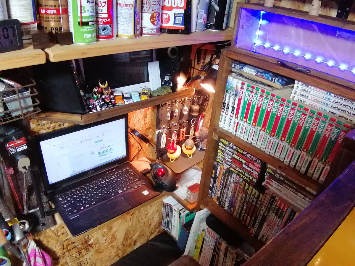 38garage's tweet photo. そして2ヶ月かけてDIYしたのがこちら、限界までスペースを利用しました。もうギチギチ。 https://t.co/2xjqdpyjXh