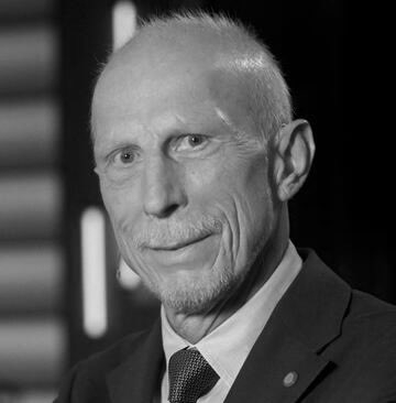 Ruhe in Frieden, Christoph Daum.
Trainerlegende

Warum poste ich das?

Weil seine Lebensleistung durch die Stigmatisierung und Ächtung von Rauschmittelgebrauch fast vernichtet worden wäre.
Daum sollte 2001 Fußball-Bundestrainer werden. Noch im Jahr 2000 wurde er auf Grund des