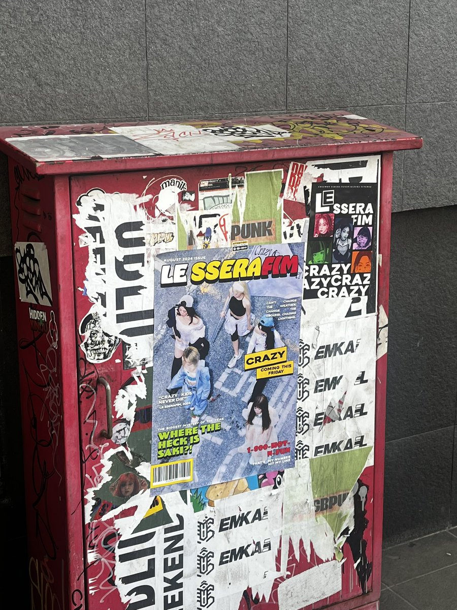 kkuraharu's tweet image. Me and the posters I created for upcoming CRAZY comeback ⚡️

To all FEARNOTs around South Jakarta, spot our “SPOTTING THE CRAZY” posters around Blok M Square area starting today⚡️‼️

#LE_SSERAFIM_CRAZY #LE_SSERAFIM #르세라핌 
#FearnotID #SpottingTheCrazy
