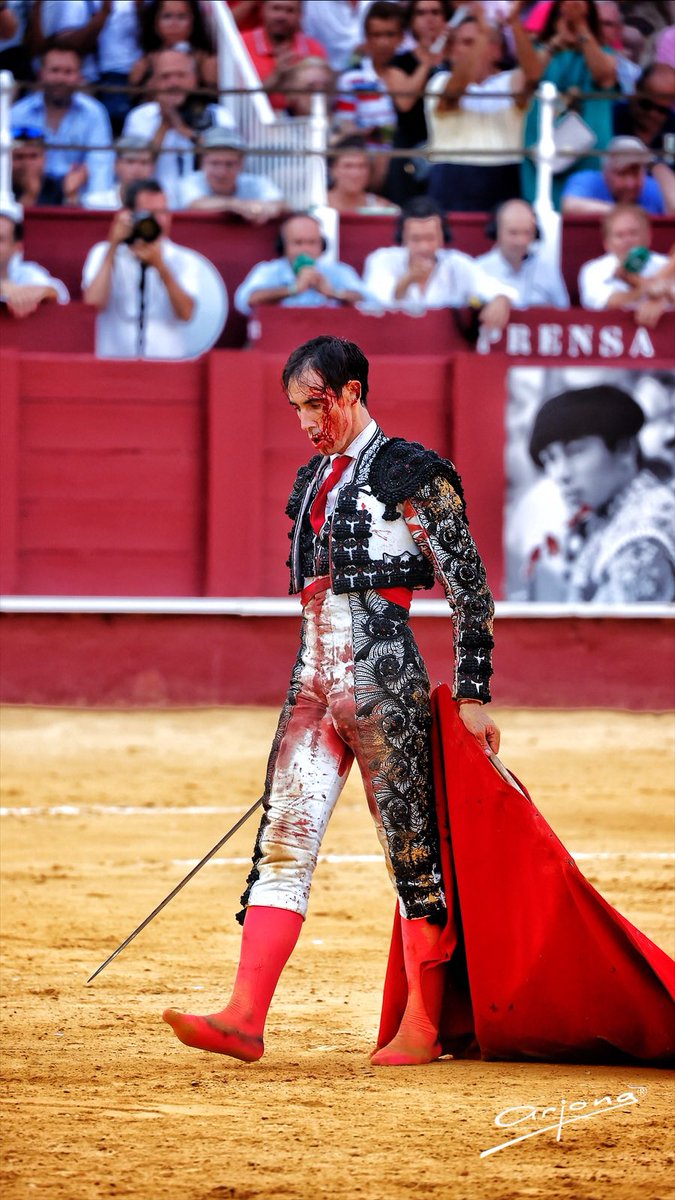 “Nuestro valor reside en levantarse cada vez que caemos”, 
Ralp Waldo Emerson.