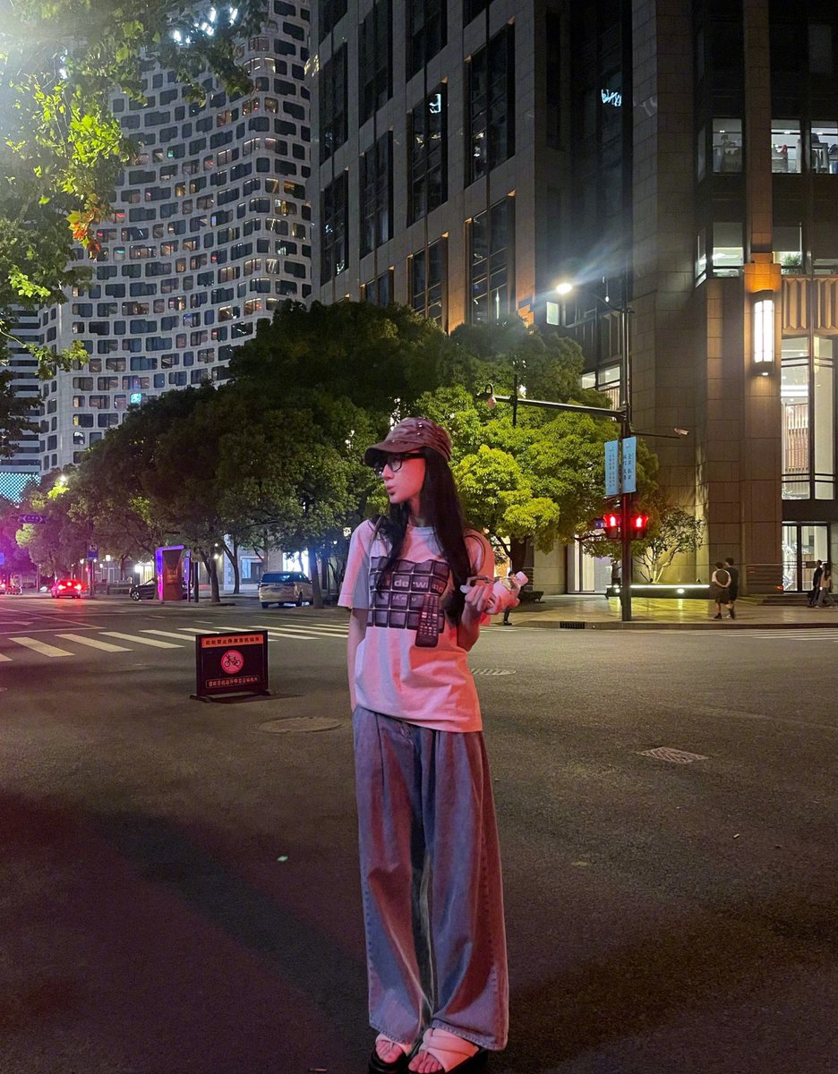 dramapotatoe's tweet photo. #Dilireba shares new snaps https://t.co/vTOnUSzIbh