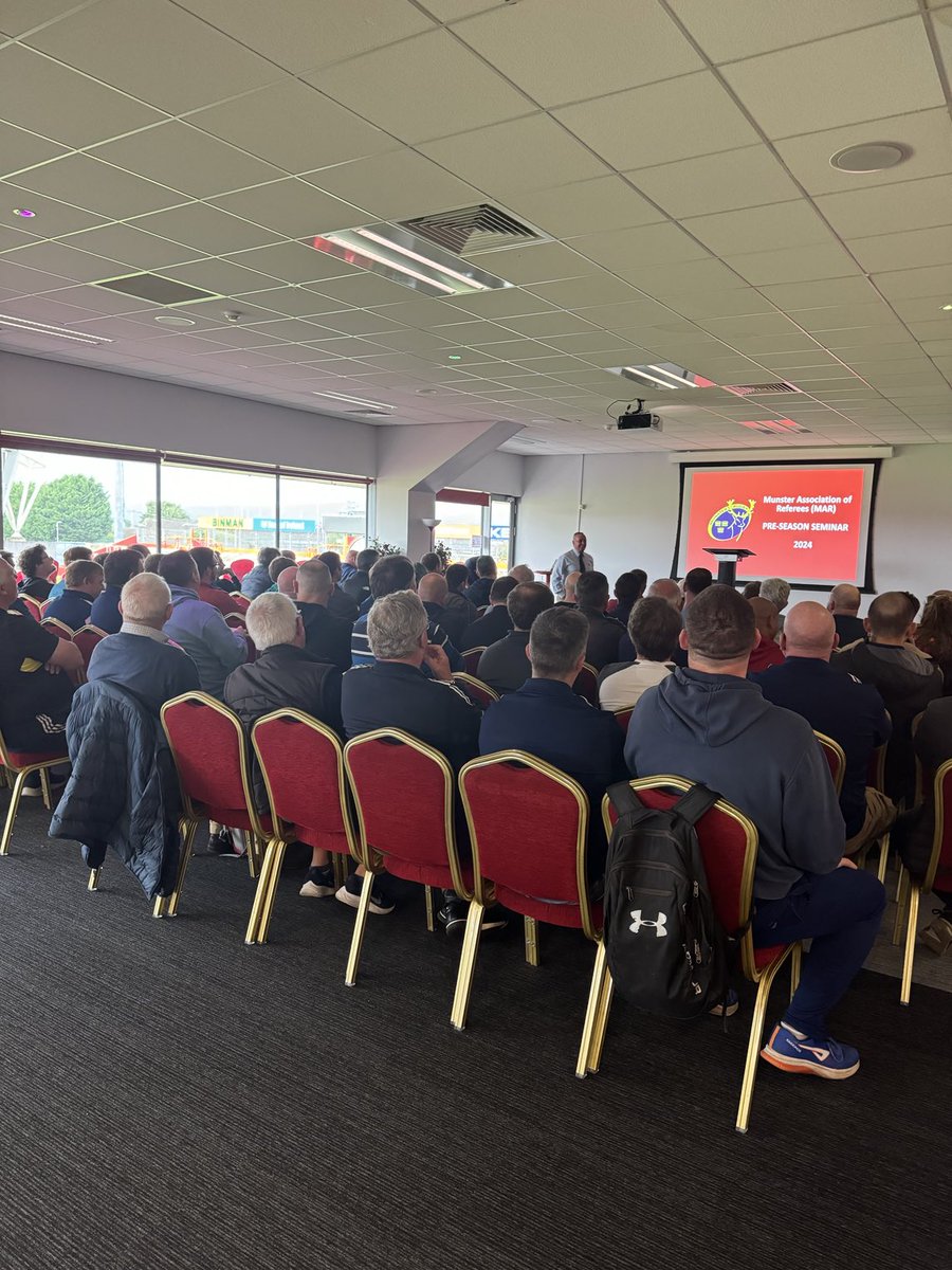 PDurkan's tweet image. ⁦⁦@MunsterReferee⁩ @Munsterrugby⁩ ⁦@MJCRugby⁩ ⁦@MRSC16⁩ ⁦@jennymurphy045⁩ I have huge admiration and appreciation of our Referee’s, an incredible attendance in ⁦@thomondstadium⁩ this morning as they prepare for season 24/25. Well Done All👏👏👏
