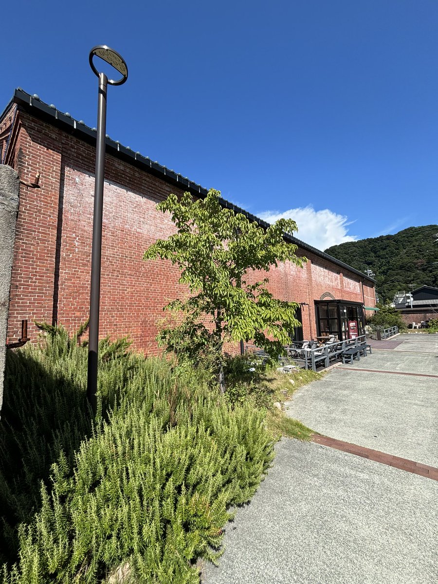 31108_a's tweet photo. 福井に行ったので敦賀の赤レンガ倉庫寄ってみた
舞鶴の赤レンガの規模がデカすぎて肩透かし食らった感。
今まで見た煉瓦建造物の中でも印象に残らない残念物件（個人的見解）
ついでで良かった… https://t.co/8fGhKneKRU