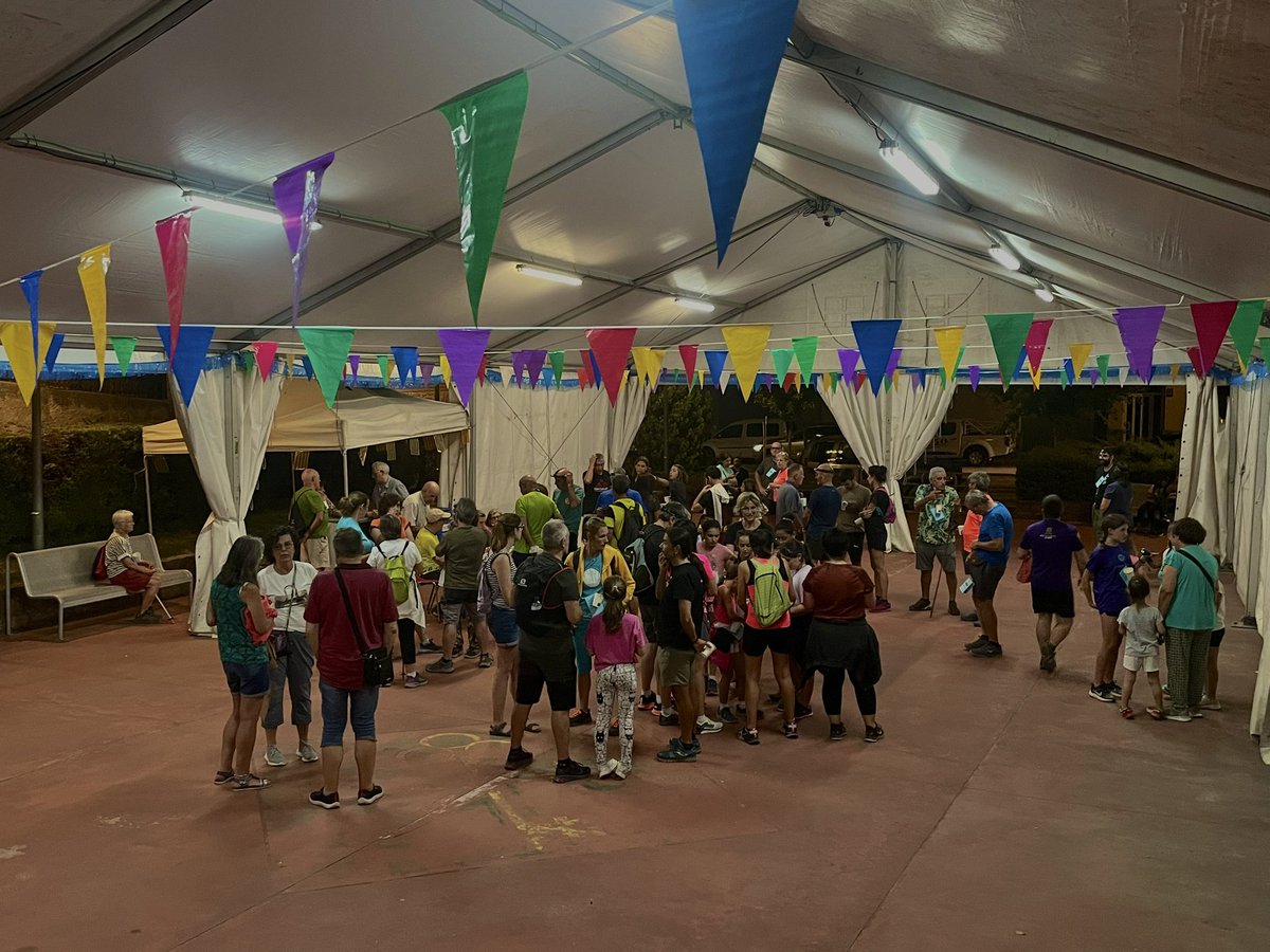 avvlavalldan's tweet photo. Per acabar el dia i no perdre la tradició, XXVII caminada nocturna de La Valldan on una setantena de participants van il·luminar els nostres camins. 🏃🏽‍♂️🏃🏼‍♀️⛰️💚

#fastamajorlavalldan #lavalldan2024 https://t.co/ZqIjhEbxFa
