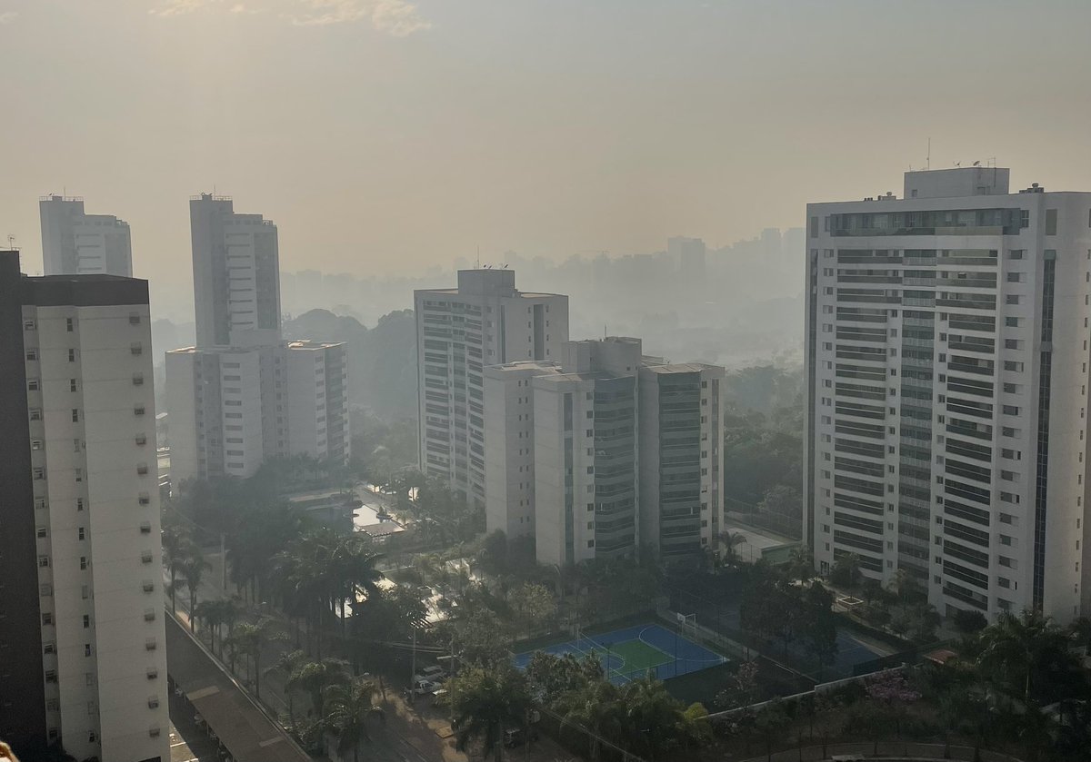 AriadnaNeves's tweet photo. Brasília já coberta pela fumaça. https://t.co/02WGFwUuTG