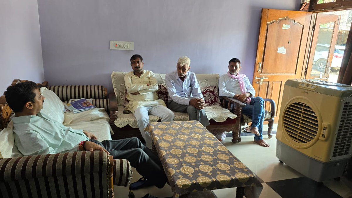 JitendrasMLC's tweet photo. #जनतादर्शन
आपका विश्वास हमारा प्रयास
आज 25 अगस्त, चरखारी आवास पर सम्मानित जनों से मुलाकात कर उनकी समस्याओं को गंभीरता पूर्वक सुना, त्वरित कार्रवाई हेतु संबंधित अधिकारियों से वार्ता कर निस्तारण के निर्देश दिए
#BJP4IND #BJP4UP #followme #highlightseveryone #sunilbansal #Dharmpal https://t.co/Z8ABGLhnPi