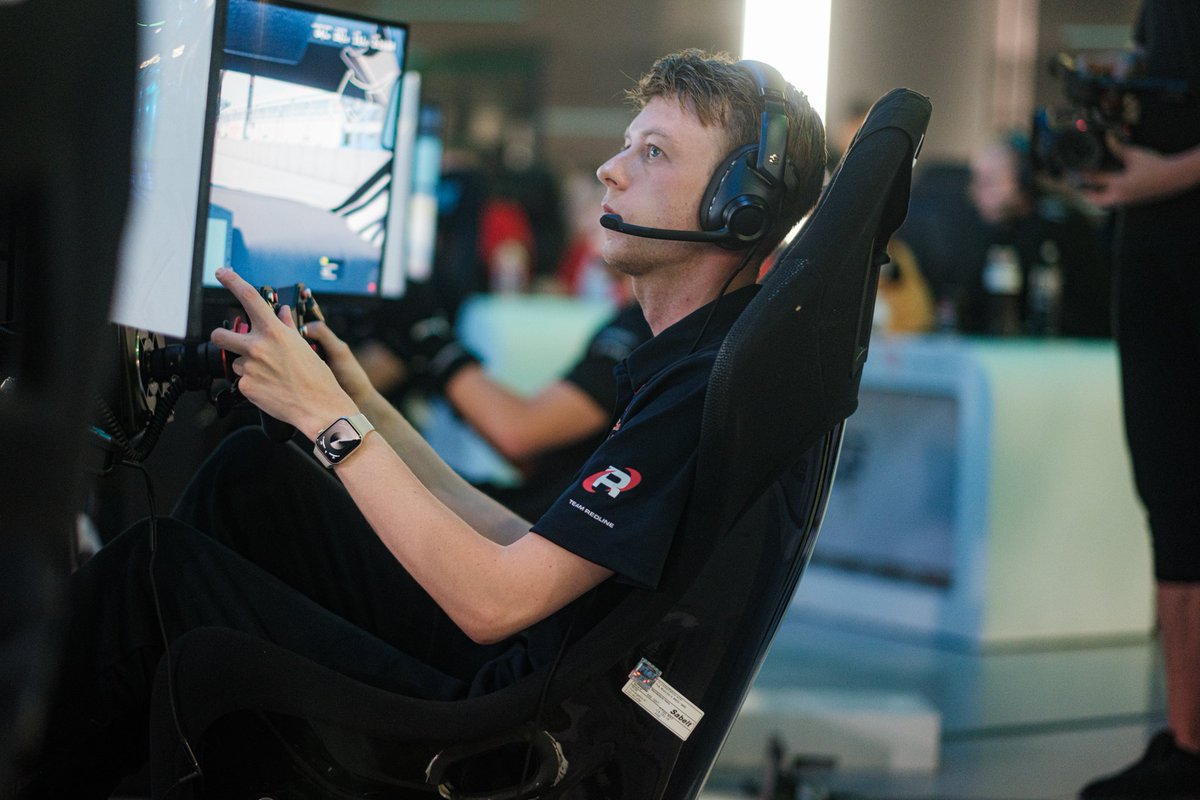 EWC_EN's tweet image. Finalist mode activated ✅

@TeamRedlineSim need just one more win to become the #EsportsWorldCup ESL R1 Team Champion.