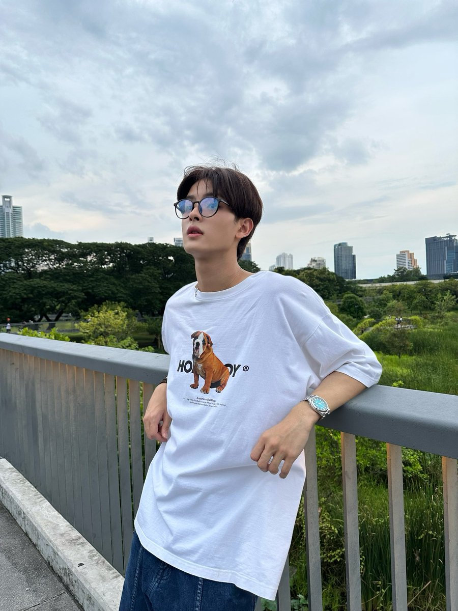 khunppol's tweet photo. ขอให้เป็นหน้าฝนที่ไม่น่าเบื่อนะ:)
#KHUNPOL
#BUSbecauseofyouishine https://t.co/7yhtx66swQ