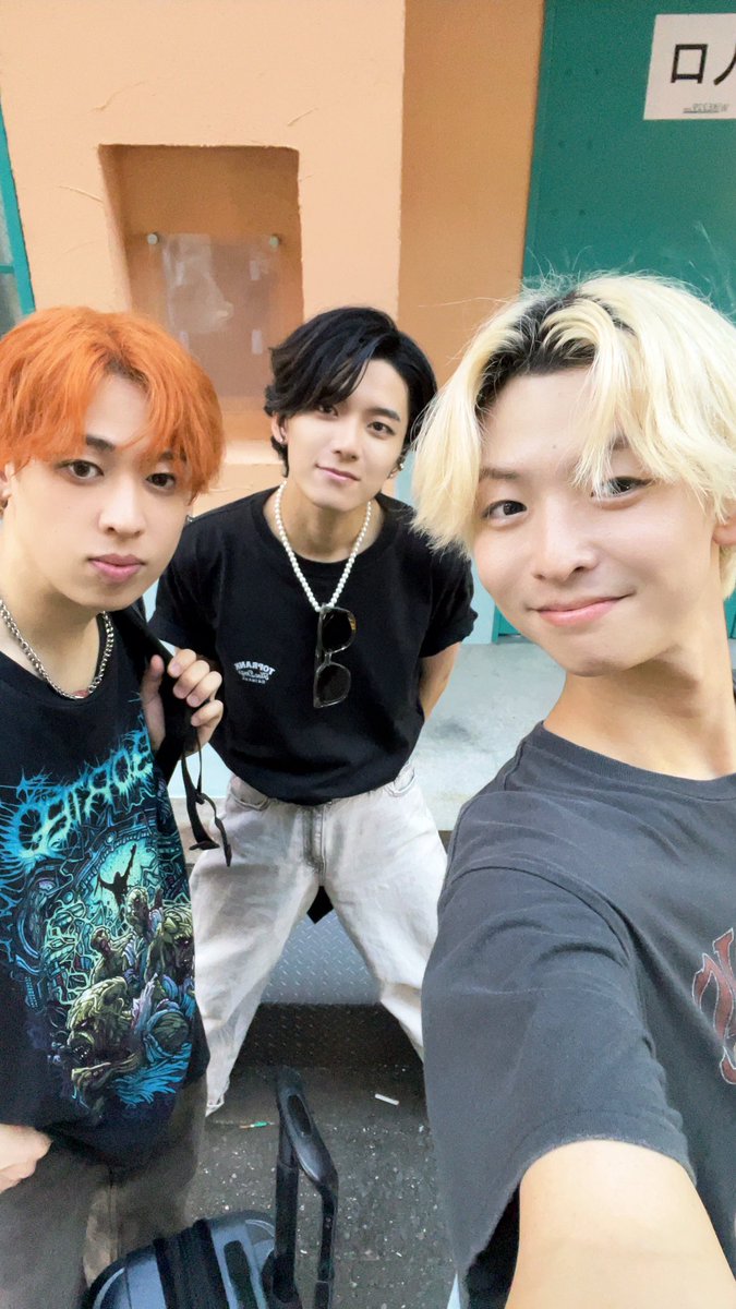 本日はOshi Fes遊びきてくれた方々、ありがとうございました🔥
オリ曲5連チャンfeat.いつぶりかのRジャケット、楽しんでくれましたでしょうか😸
次回はあさって赤羽でシンセレでございます👌🏻