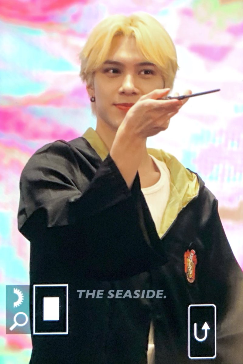 seaside928's tweet photo. 240825 KMS GuangZhou
#WayV #威神V #HENDERY #黄冠亨 https://t.co/8oKVsUMcxb