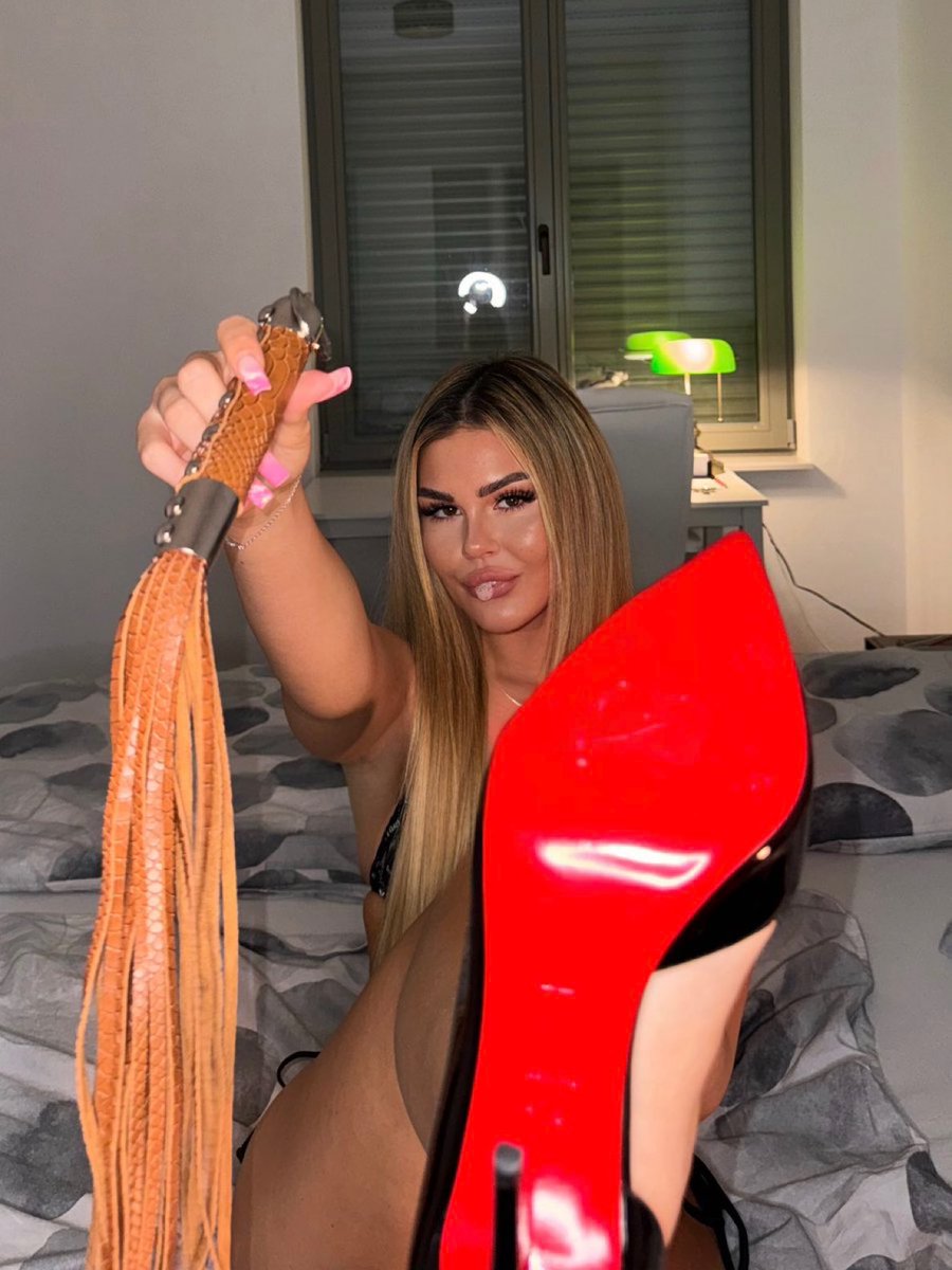 Guten Morgen ihr Loser, ✨🫰🏻
Ich weiß genau du kleines Suchtschwein hast bei diesem Anblick nur eines im Sinn… 🐷🥵
Mein Konto mit deinem Geld zu füllen! 💸🔥