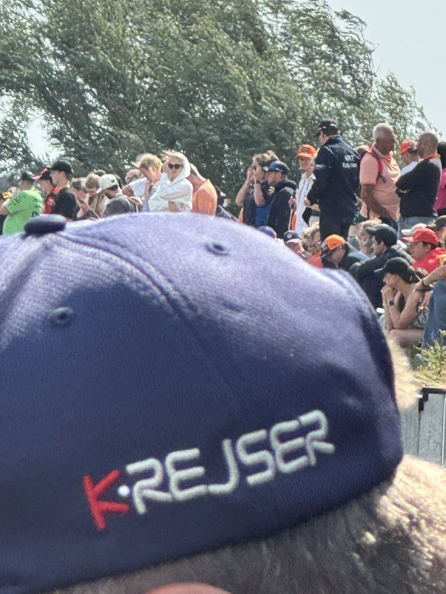 Supporter van Logan Sargeant
gespot op Zandvoort #crash #crasher #logansargeant #Zandvoort #f1 #Formula1 #DutchGrandPrix #dutchGP