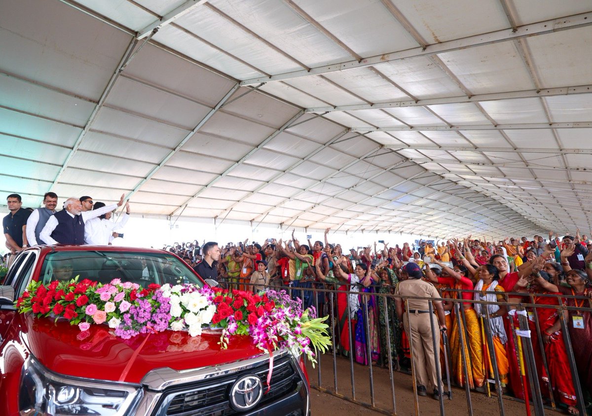 Narendra Modi tweet media