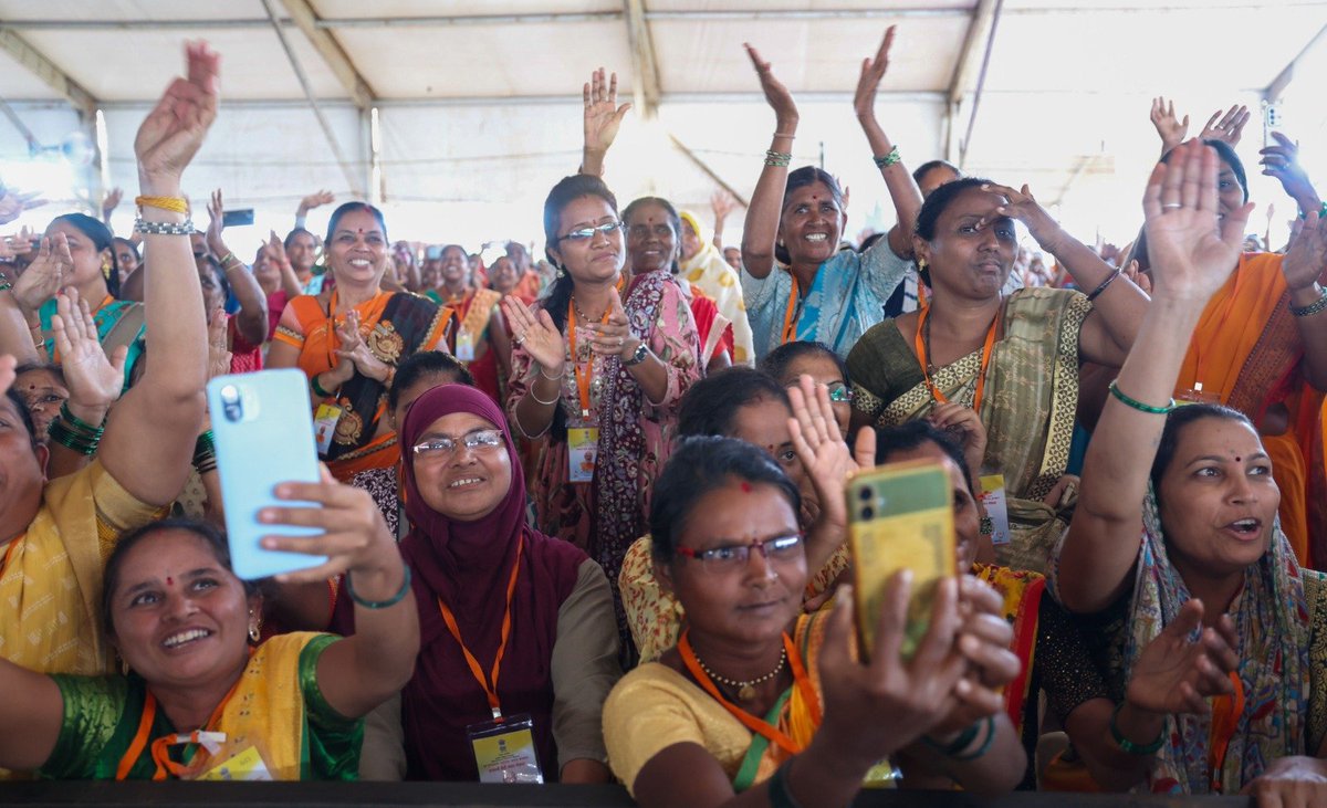 Narendra Modi tweet media