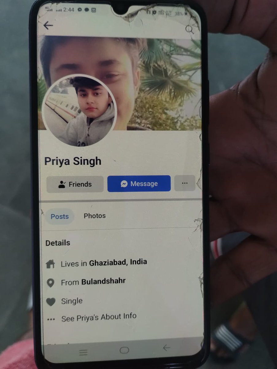 ChoraDefaulter's tweet photo. This is her mob no.+918800701393 &amp; Fb ID attached.They may have defrauded me of Rs 3000 on 22 August 2024 at 3:42pm .This is the transection I'd 423541547601 by Google pay.They do the same with many people.They may also have a group.I request youto please take immediate action🙏 https://t.co/1zYsB0PkBb