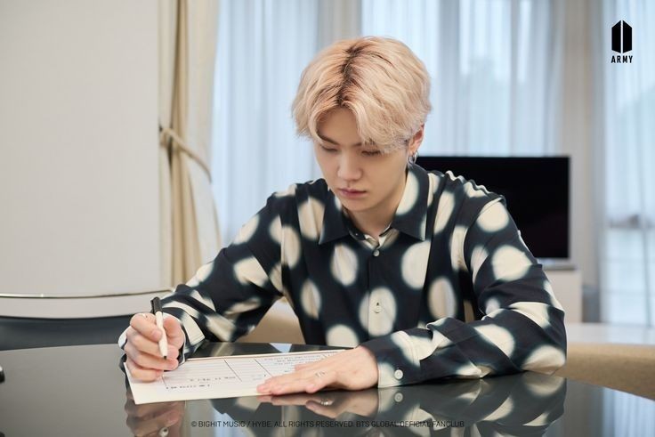 من بمیرم واسه مظلومیتت. ۷ بار تو نامش عذرخواهی کرد دیگه چی می‌خواید؟

YOONGI DID NOT DISAPPOINT ARMYS
YOU DID NOT DISAPPOINT US YOONGI
WE LOVE YOU YOONGI
WE TRUST YOU YOONGI
FUTURES GONNA BE OKEY
#ARMYStandsWithSuga
#ARMYFOREVERBANGTANFOREVER