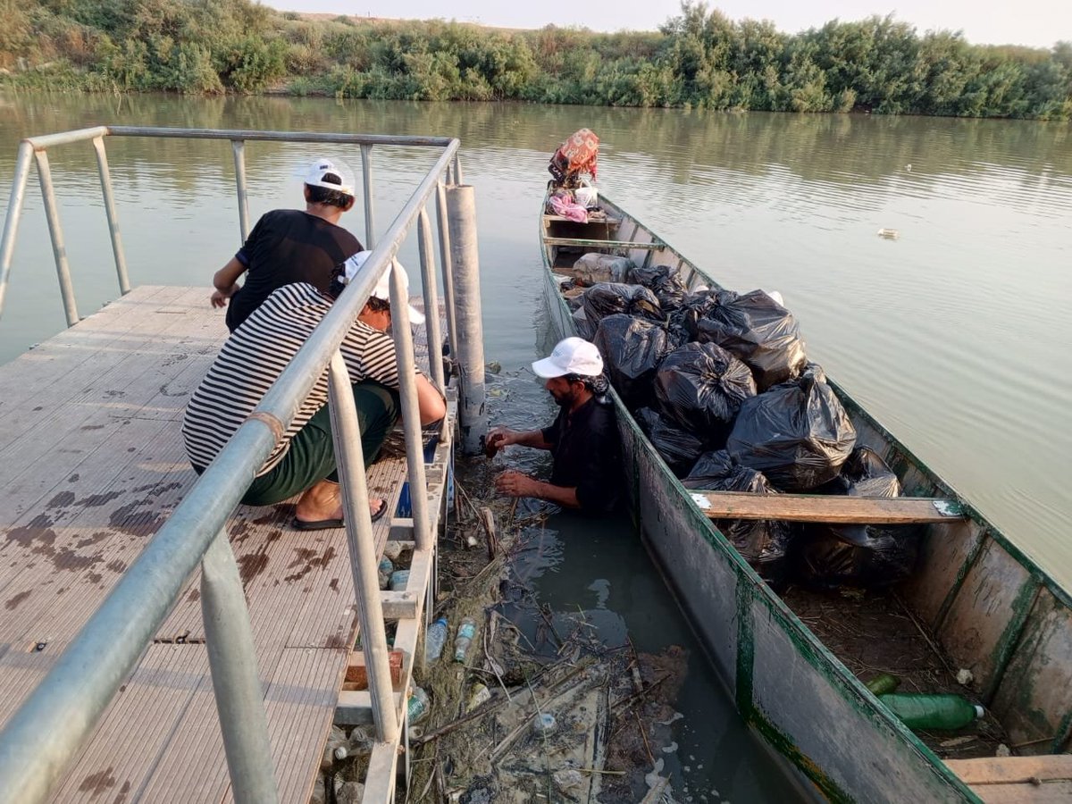 FAOIraq's tweet photo. 🚮 Today, as we kick off World Water Week, @FAO is launching a campaign with local authorities &amp; fishermen to clean Hawizeh Marsh from plastic pollution.
This initiative is vital for protecting our water resources, wetlands and riverine ecosystem.
#WWWeek 
#WaterisLife 
#UNinIraq https://t.co/By4Se0THi1