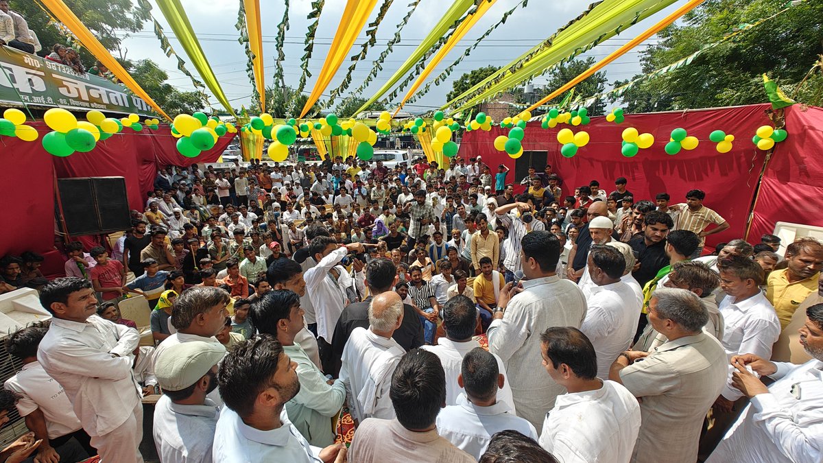 Dchautala's tweet photo. फरीदाबाद के धौज गांव में पार्टी कार्यालय के उद्घाटन अवसर पर उपस्थित कार्यकर्ताओं को सम्बोधित किया और विधानसभा चुनावों में जीत सुनिश्चित करने के लिए प्रत्येक स्तर पर मेहनत करने का आग्रह किया.... https://t.co/DIdDVUANIa