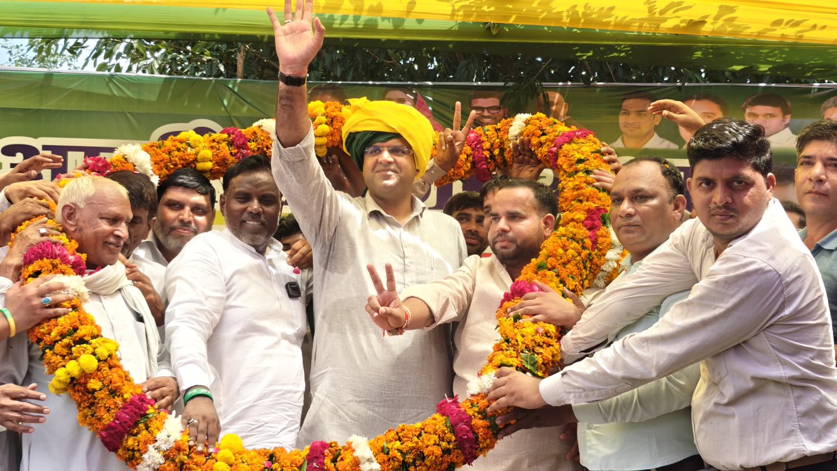 Dchautala's tweet photo. फरीदाबाद के धौज गांव में पार्टी कार्यालय के उद्घाटन अवसर पर उपस्थित कार्यकर्ताओं को सम्बोधित किया और विधानसभा चुनावों में जीत सुनिश्चित करने के लिए प्रत्येक स्तर पर मेहनत करने का आग्रह किया.... https://t.co/DIdDVUANIa