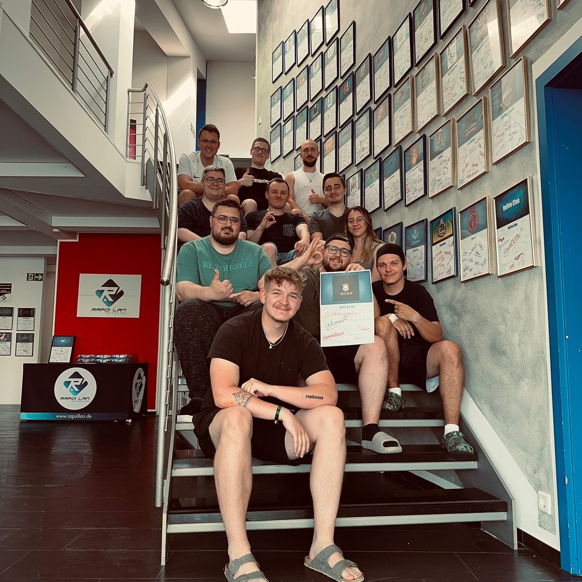 Rapid_Lan's tweet photo. Heute ist die Community "-elo &amp; Co. KG" aus dem Lan Haus abgereist.

Vielen Dank für eure allererste Lan Party bei uns.😊

Wir freuen uns immer sehr neue Gesichter bei uns begrüßen zu dürfen.

https://t.co/f038Q8kfg0

#lanparty #lanhouse #gaming #gaminghaus #eSports https://t.co/btA1i55pTc