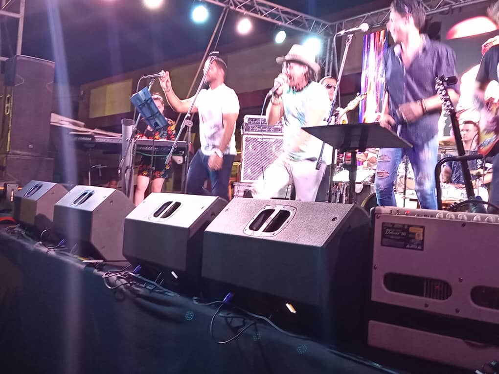 #DiezDeOctubre se movió anoche por todas las esquinas.
En El Mónaco, en Vista Alegre, #BuenaFe, Karamba, la Original de Manzanillo. #ModoVerano
#LaHabanaDeTodos
#LaHabanaViveEnMí