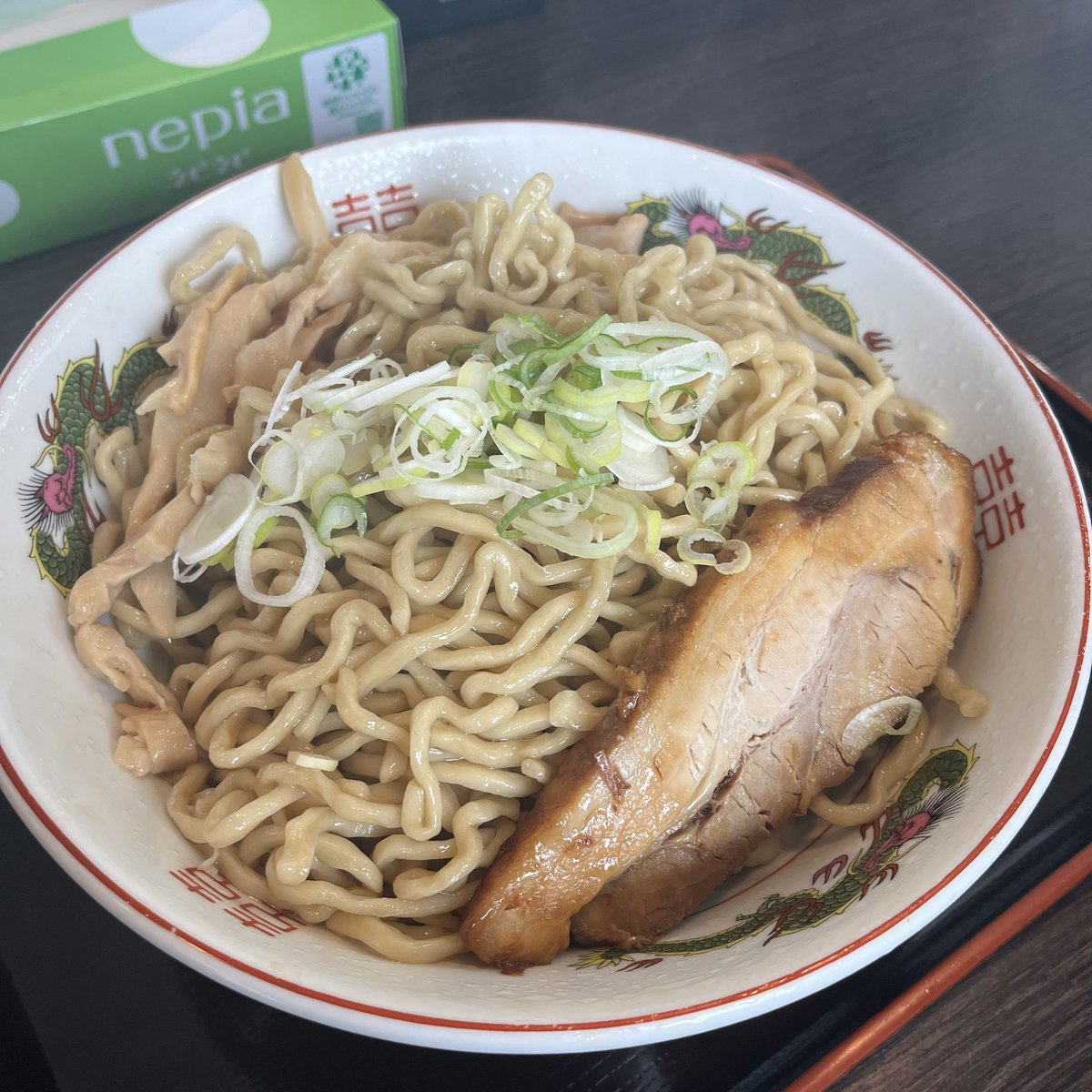 8780haru's tweet photo. 自家製太麺渡辺
油そば　400g 味濃いめ
900円
#自家製太麺渡辺 #油そば https://t.co/qOpuKGeD6I