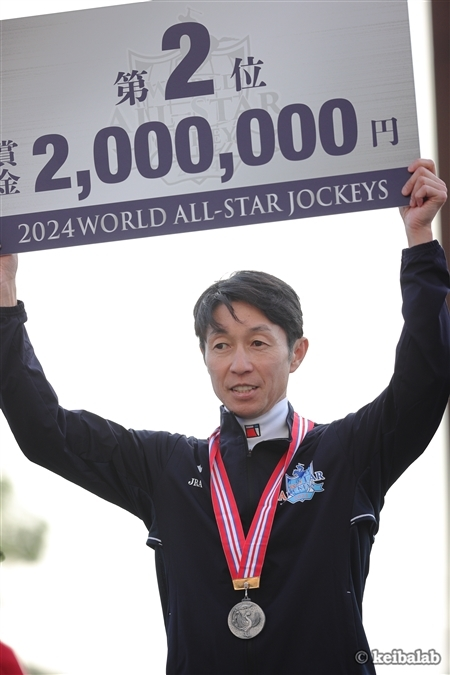 keibalab's tweet image. WASJで2位だった武豊騎手
「勝って優勝かなと思いましたが、モレイラ騎手にレース前、エゾダイモンの癖を教えて損したなという感じです。

(初日下位で)今年は無理かなと思っていましたが初老ジャパンとして頑張りました。来年も出られるように頑張っていきたいなと思います」
keibalab.jp/db/jockey/0066…