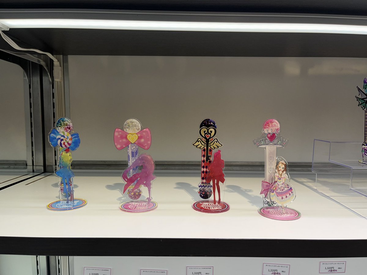 pg_aimy's tweet photo. #大プリパラ展 
まだまだ続くので写真はすこしだけにします！！とってもうれしかった展示を1つだけおはなしさせて！！

大大大好きな「ときめきプレゼントフォーユー♡」 ！！

物販はファルルマイクかえなかったのでサンプルをおがみました！！！さいごはタワレコシプヤのかしこまっ！！！
#pripara https://t.co/xtcqxMRA2G