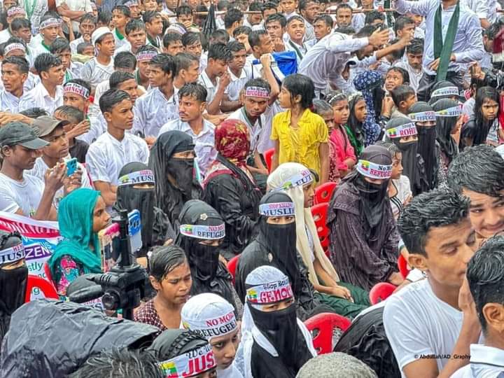 M_Azeezibn_Usuf's tweet photo. Rohingya refugees in #CoxsBazar camp commemorate the 7th anniversary of #August25, the darkest day in #RohingyaHistory when we faced #Genocide. #NeverAgain #StopGenocide #StopKillingRohingya https://t.co/VgeRXZZyyE
