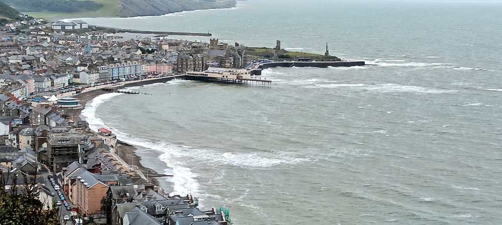 Just bumped into @HubNutVids <a href="/MissHubnut/">Miss Hubnut</a> and Elly the 2CV down there ☺️ 

Elly sounding in fine fettle 🏁