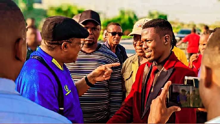 TunduALissu's tweet image. Rais Samia, kijana huyu anaitwa Deus Soka; ni kiongozi wetu wa chama katika wilaya ya Temeke. Tarehe 26 Julai alikuja kunipokea Dar International Airport niliporudi safari ya Ulaya. Sasa, baada ya vitisho vingi,  watu wako wamemteka nyara. Hajulikani alipo kwa zaidi ya wiki mbili